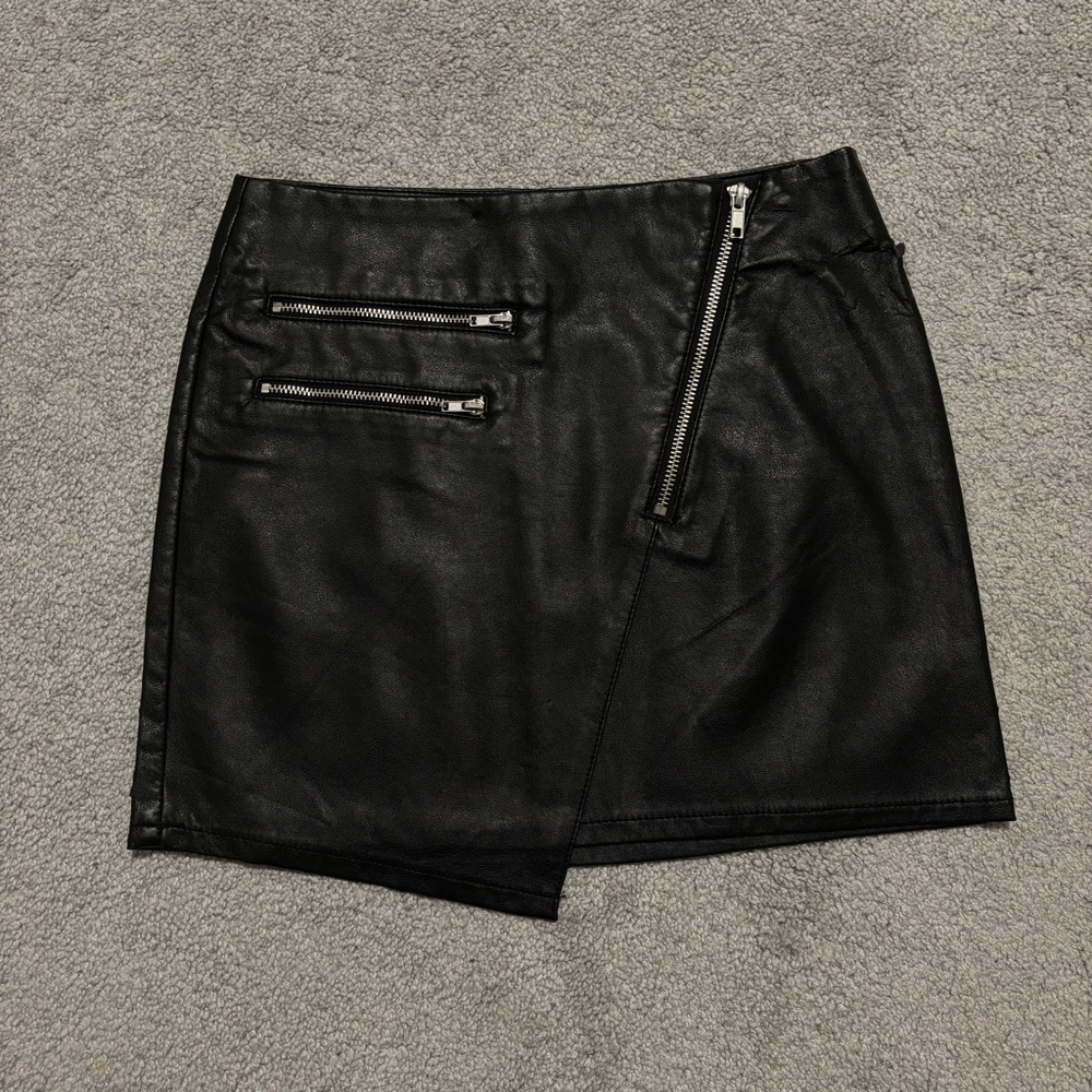 [WORN] H&M Divided - Faux Leather Mini Skirt
